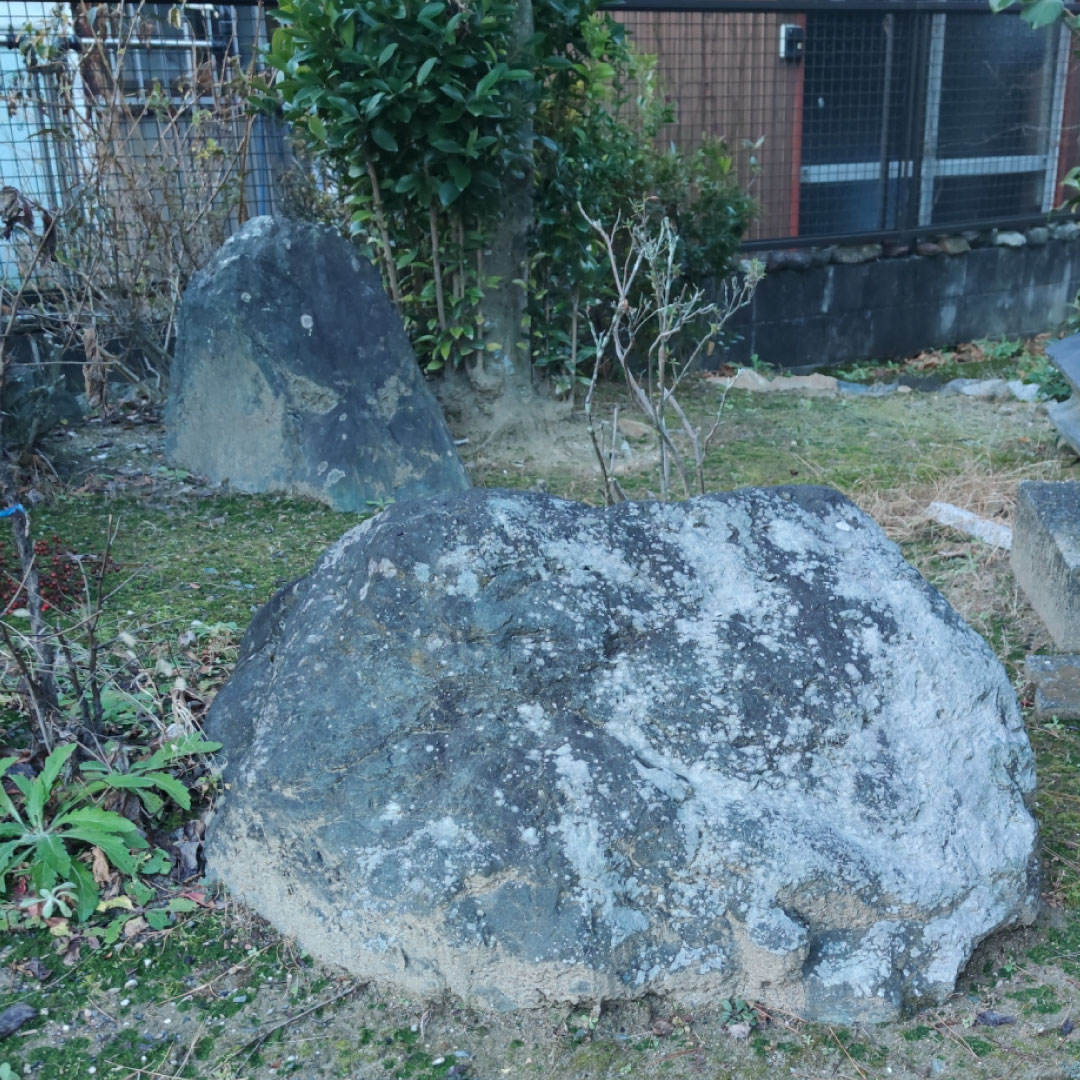 庭石の処分・撤去作業 | 【公式】不用品回収なら鳥取片付け110番 庭石の処分・撤去作業 | 【公式】不用品回収なら鳥取片付け110番