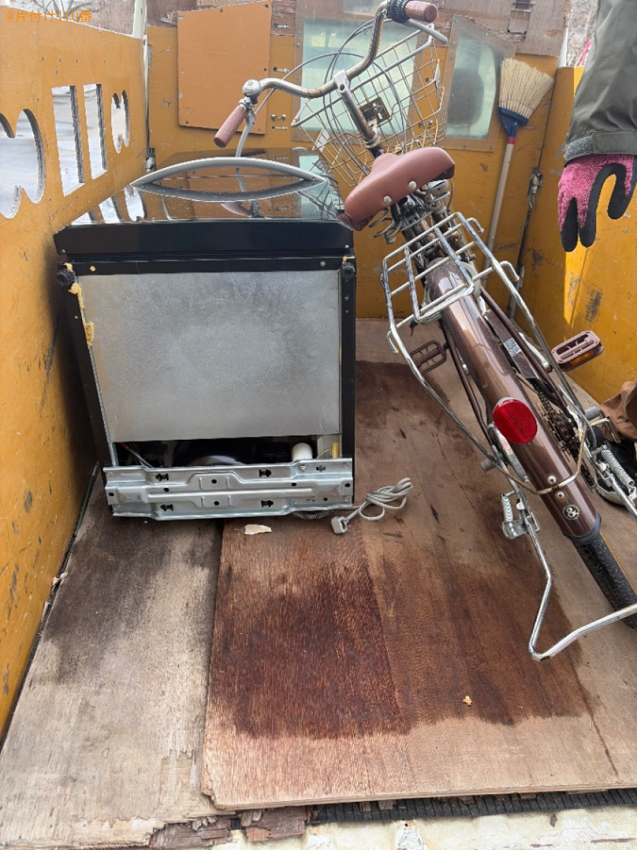 自転車、冷蔵庫、テレビ、DVDプレーヤー、トランペットの回収